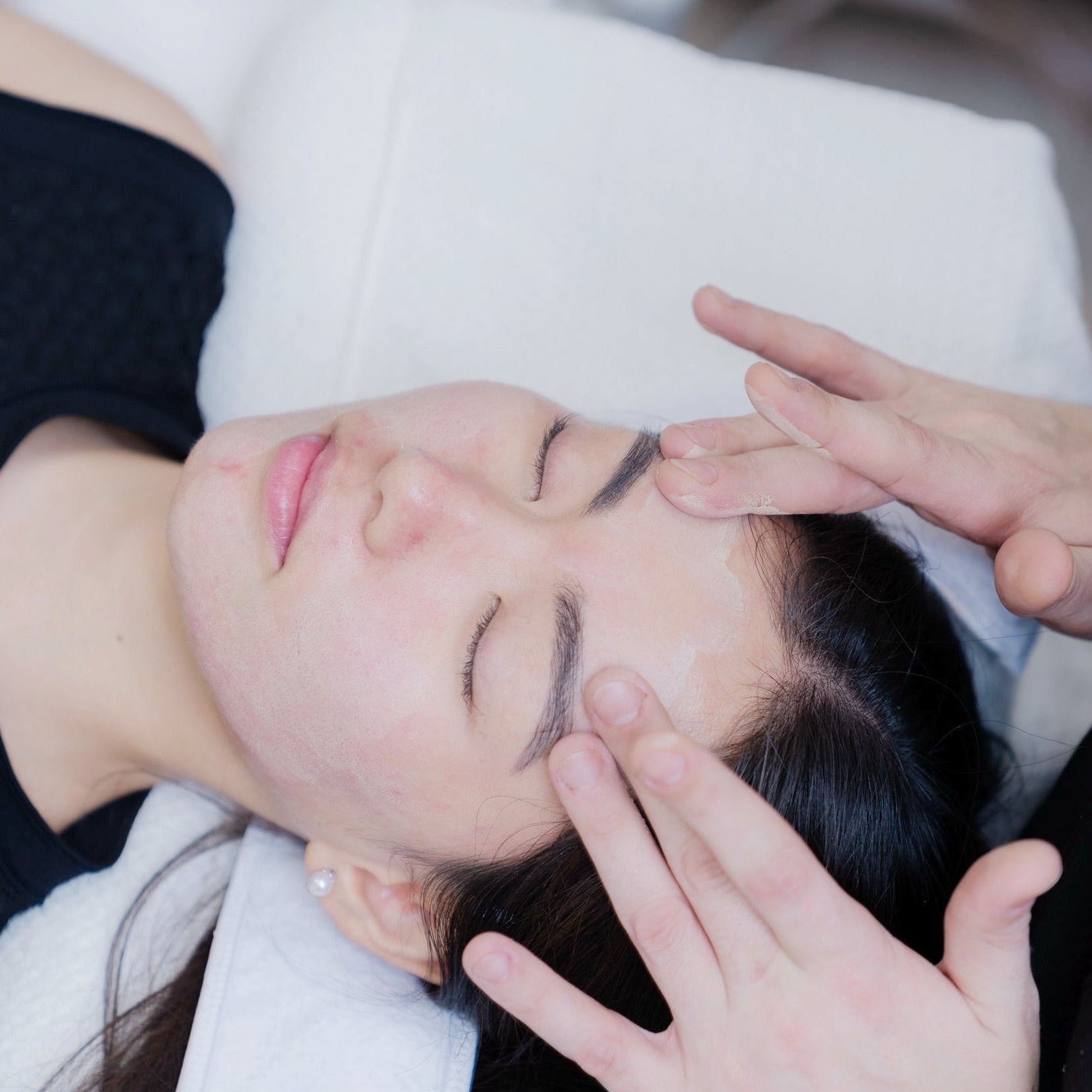 Hydra Dermal Infusion Facial with Skin Ceuticals